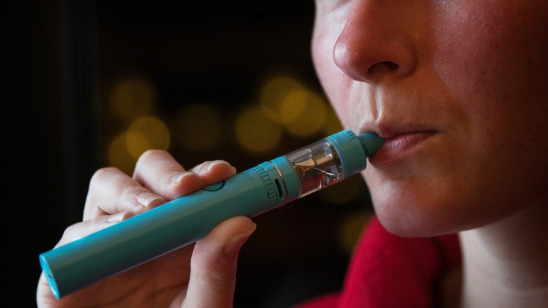 does vaping stain teeth